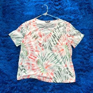 Cute Tshirt with cross design in the front